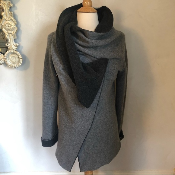 Chiaramente two tone Gray 66%Wool stretch knit modern cardigan/shawl Size Large - Picture 5 of 13